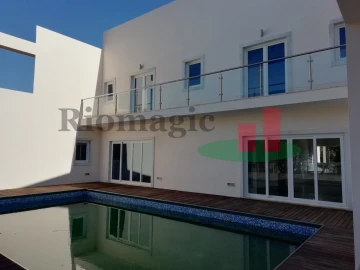 Moradia T4 para Venda em Queluz e Belas