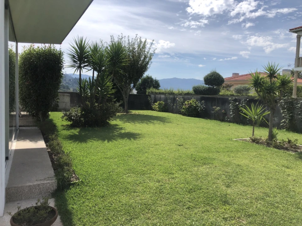 Moradia T3 para Venda em Guilhadeses e Santar Foto 4