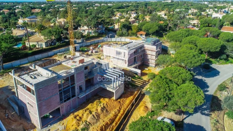 Moradia T5 para Venda em Quarteira