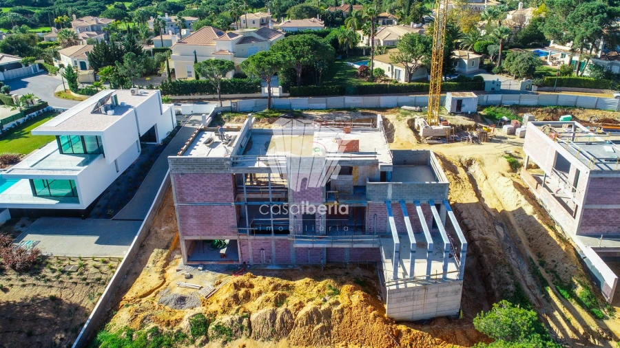 Moradia T5 para Venda em Quarteira Foto 19