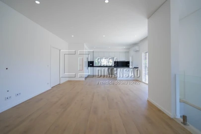 Moradia T3 para Venda em Charneca de Caparica e Sobreda