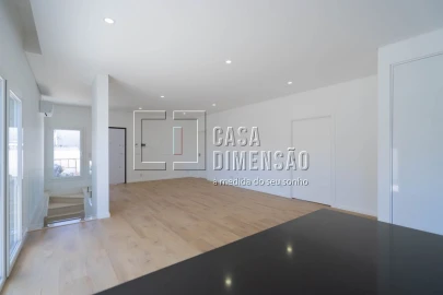 Moradia T3 para Venda em Charneca de Caparica e Sobreda