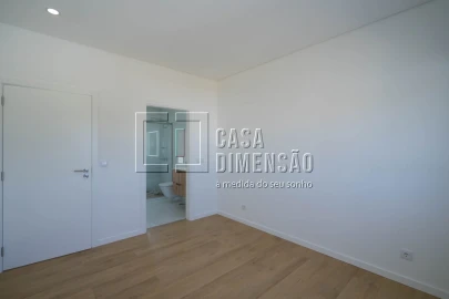 Moradia T3 para Venda em Charneca de Caparica e Sobreda