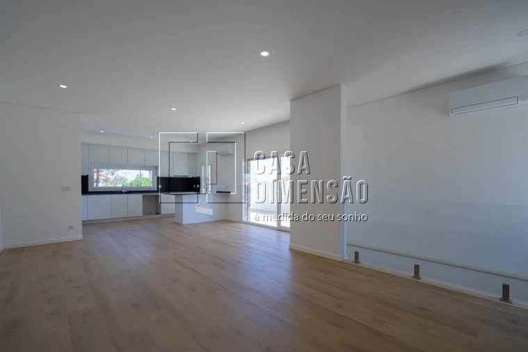 Moradia T3 para Venda em Charneca de Caparica e Sobreda Foto 4