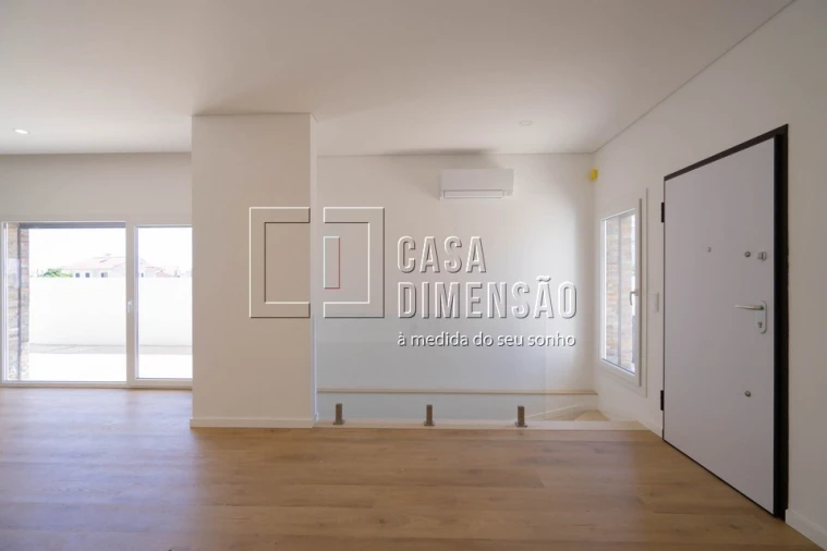 Moradia T3 para Venda em Charneca de Caparica e Sobreda Foto 2