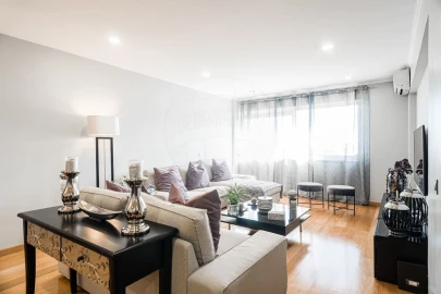 Apartamento T3 para Venda em Benfica