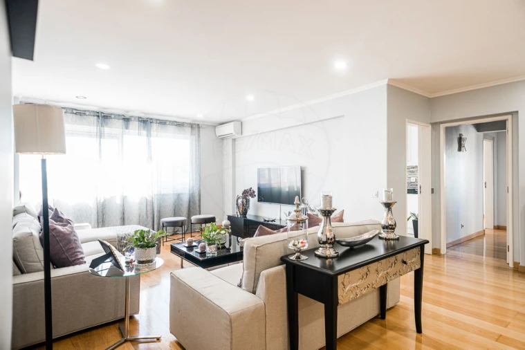 Apartamento T3 para Venda em Benfica Foto 3
