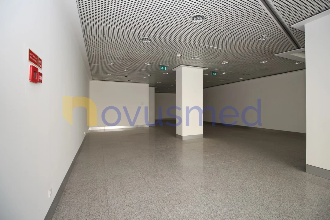 Loja para Venda em Quarteira Foto 9