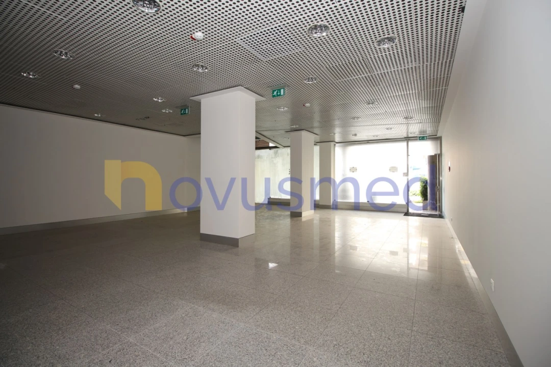 Loja para Venda em Quarteira Foto 6