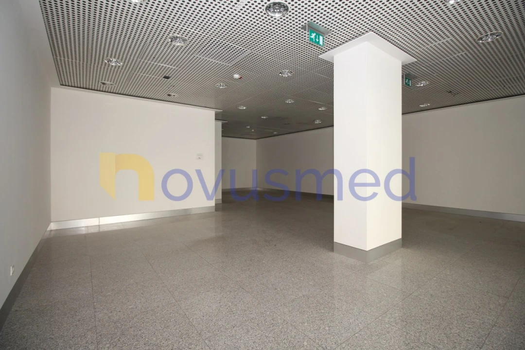 Loja para Venda em Quarteira Foto 7