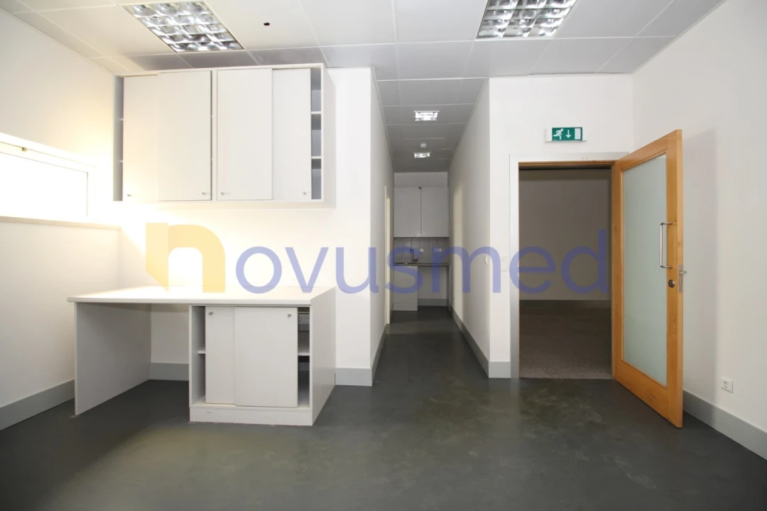 Loja para Venda em Quarteira Foto 12