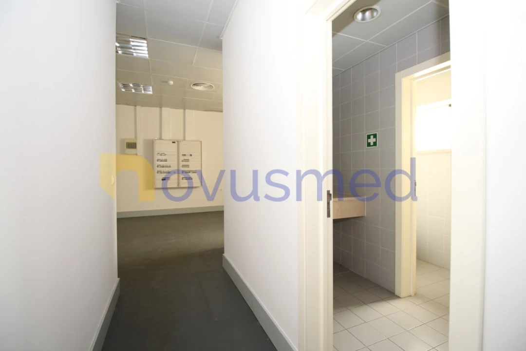 Loja para Venda em Quarteira Foto 13