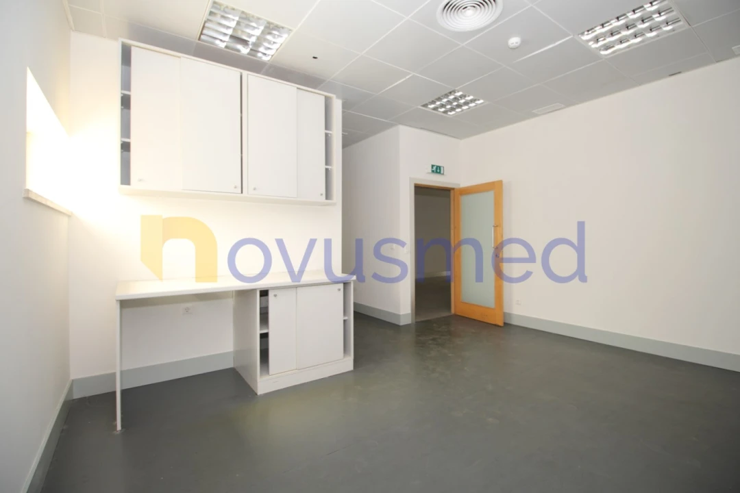 Loja para Venda em Quarteira Foto 17