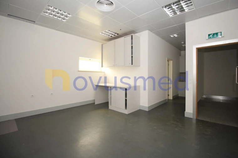 Loja para Venda em Quarteira Foto 10