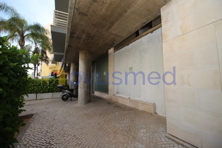 Loja para Venda em Quarteira Foto 3