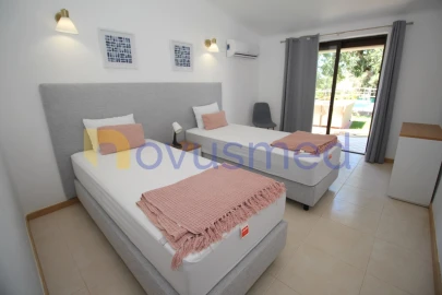 Moradia T4 para Venda em Albufeira e Olhos de Água