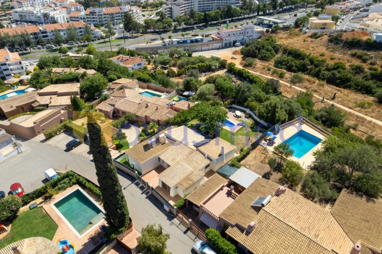 Moradia T4 para Venda em Albufeira e Olhos de Água Foto 6