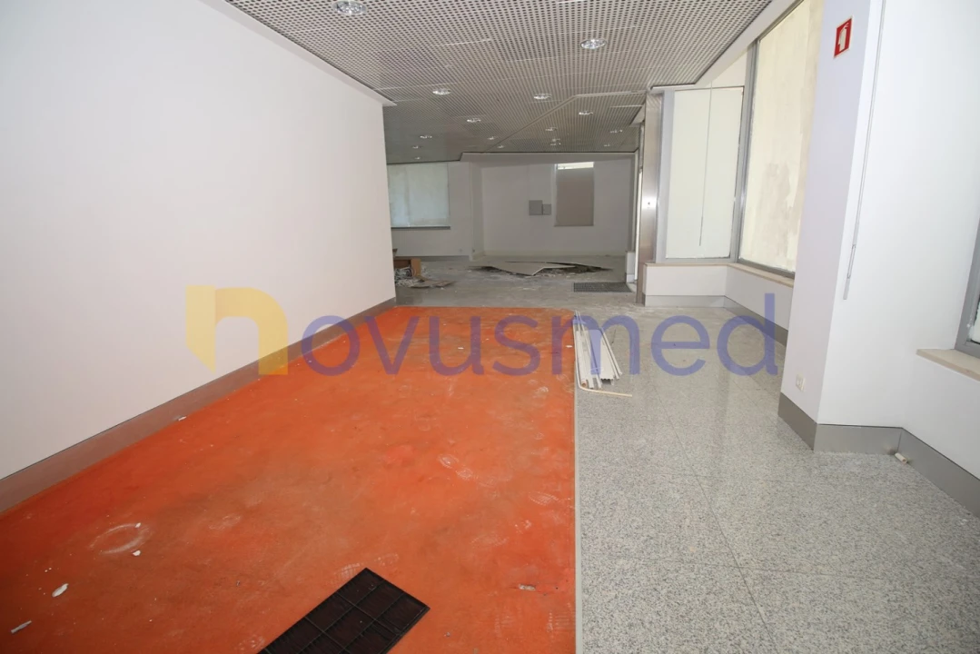 Loja para Arrendamento em Armação de Pera Foto 5