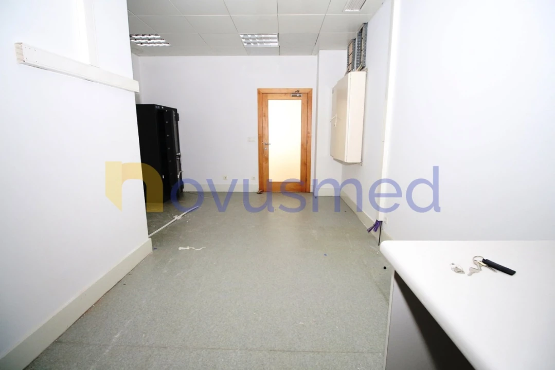 Loja para Arrendamento em Armação de Pera Foto 9