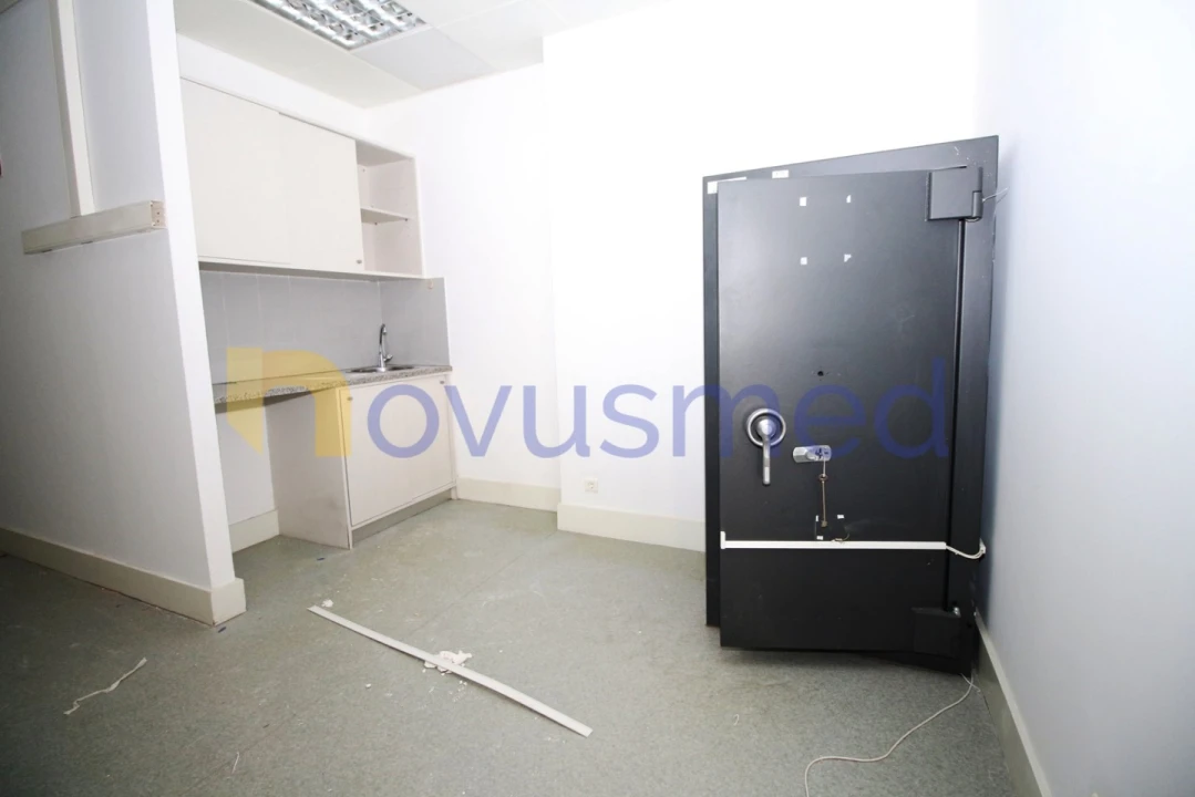 Loja para Arrendamento em Armação de Pera Foto 10