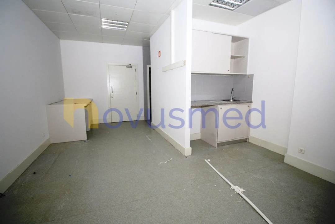 Loja para Arrendamento em Armação de Pera Foto 11