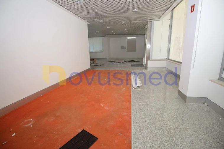 Loja para Arrendamento em Armação de Pera Foto 5