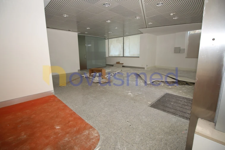 Loja para Arrendamento em Armação de Pera Foto 6