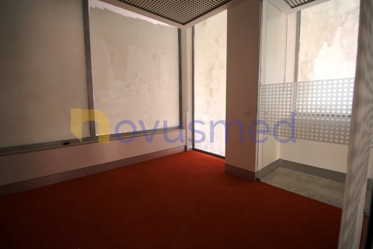 Loja para Arrendamento em Armação de Pera Foto 7