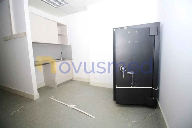 Loja para Arrendamento em Armação de Pera Foto 10