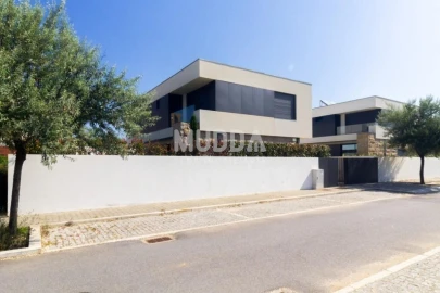 Moradia T4 para Venda em São Felix da Marinha