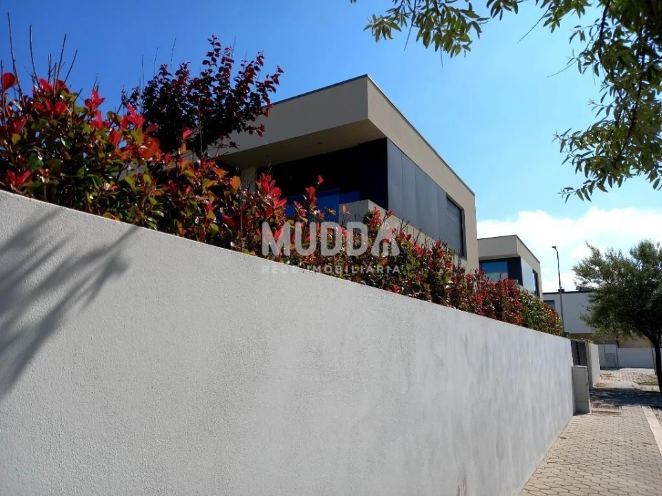Moradia T4 para Venda em São Felix da Marinha Foto 2