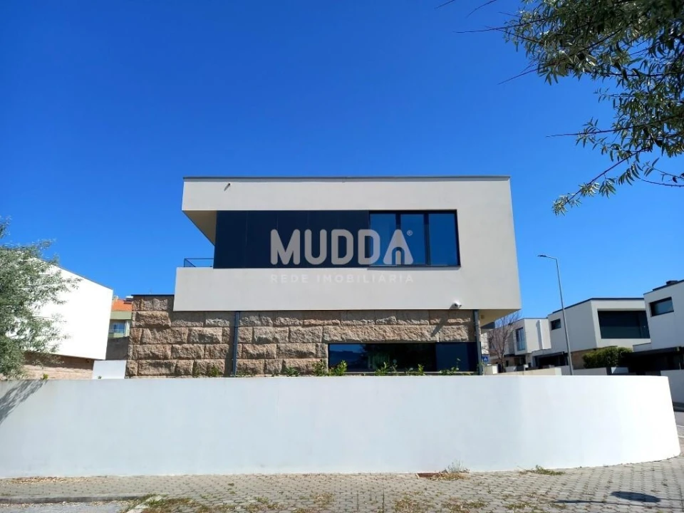 Moradia T4 para Venda em São Felix da Marinha Foto 4