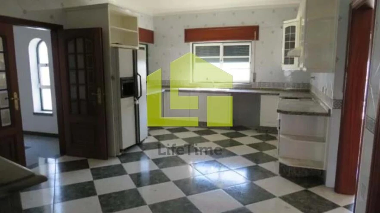 Moradia T4 para Venda em Assunção, Ajuda, Salvador e Santo Ildefonso Foto 2