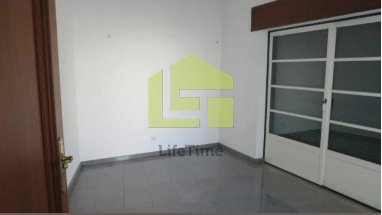 Moradia T4 para Venda em Assunção, Ajuda, Salvador e Santo Ildefonso Foto 6