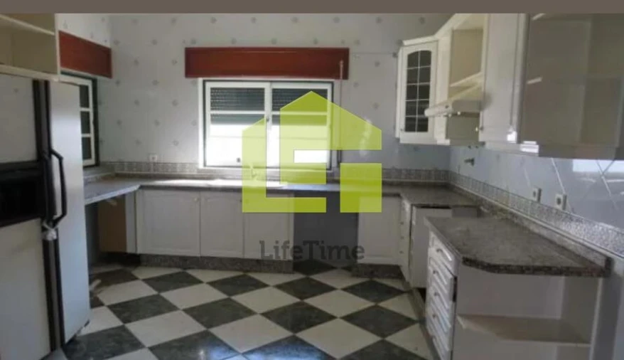 Moradia T4 para Venda em Assunção, Ajuda, Salvador e Santo Ildefonso Foto 3