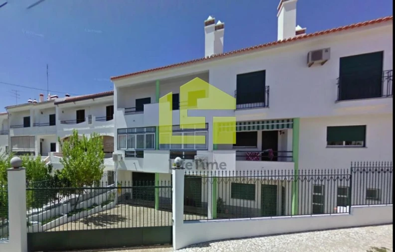 Moradia T4 para Venda em Assunção, Ajuda, Salvador e Santo Ildefonso Foto 16