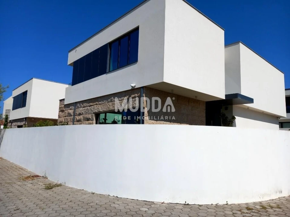 Moradia T4 para Venda em São Felix da Marinha Foto 9