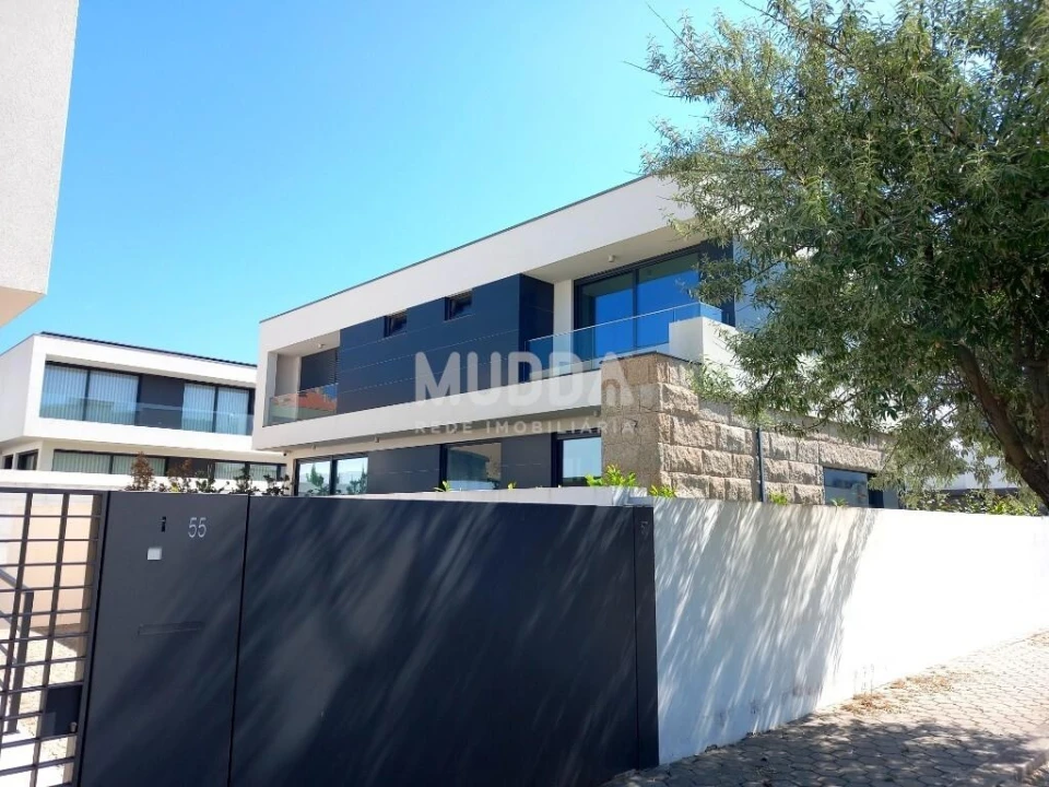 Moradia T4 para Venda em São Felix da Marinha Foto 3