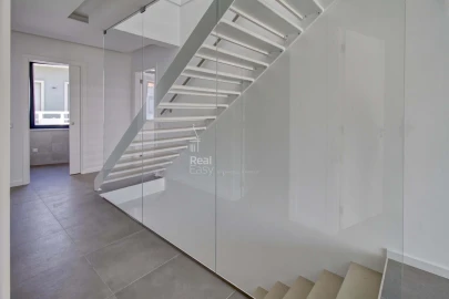 Apartamento T5 para Venda em Loule (São Sebastião)