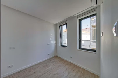 Apartamento T5 para Venda em Loule (São Sebastião)