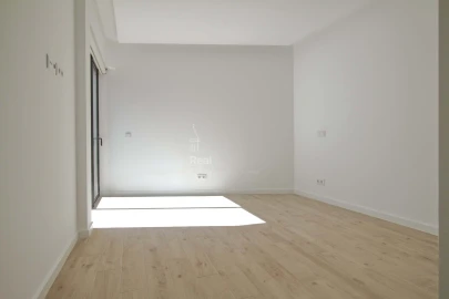 Apartamento T5 para Venda em Loule (São Sebastião)
