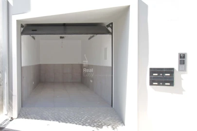Apartamento T5 para Venda em Loule (São Sebastião)