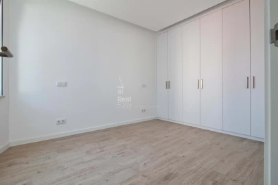 Apartamento T5 para Venda em Loule (São Sebastião)
