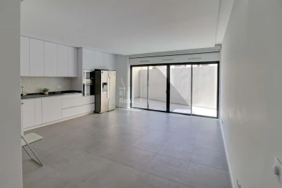 Apartamento T5 para Venda em Loule (São Sebastião)