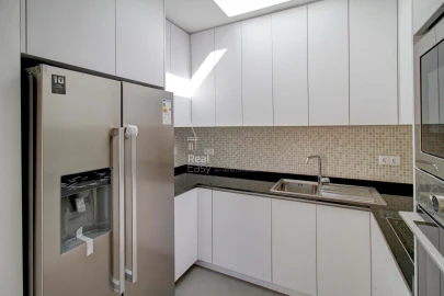 Apartamento T5 para Venda em Loule (São Sebastião)