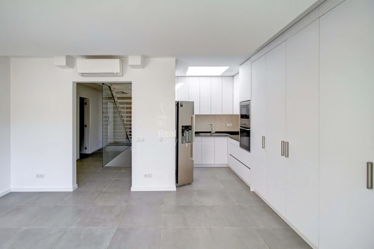 Apartamento T5 para Venda em Loule (São Sebastião)