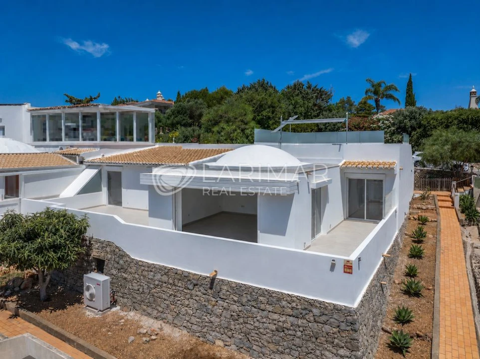 Moradia T2 para Venda em Santa Barbara de Nexe Foto 19