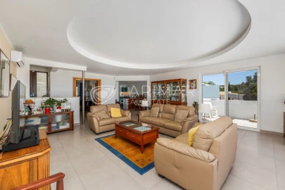 Moradia T2 para Venda em Santa Barbara de Nexe