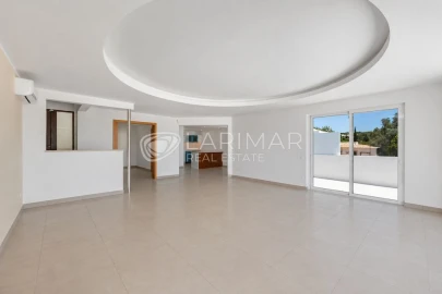 Moradia T2 para Venda em Santa Barbara de Nexe