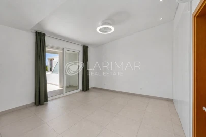 Moradia T2 para Venda em Santa Barbara de Nexe